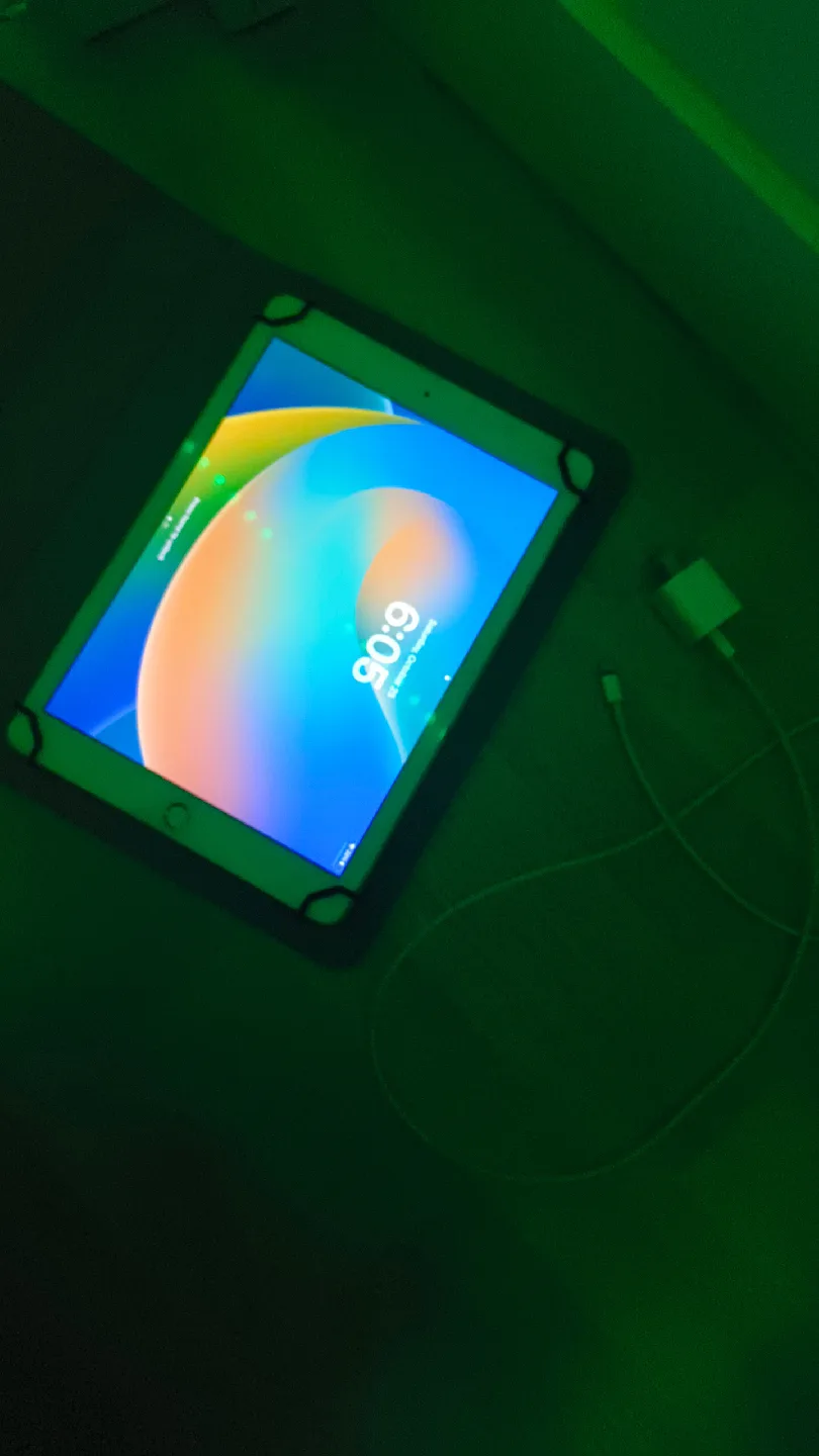 Apple iPad 5th Generation  Golden Color image indicator(5)