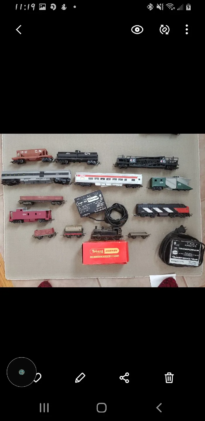 Vintage Train Set - Triang Hornby & Lionel image indicator(2)