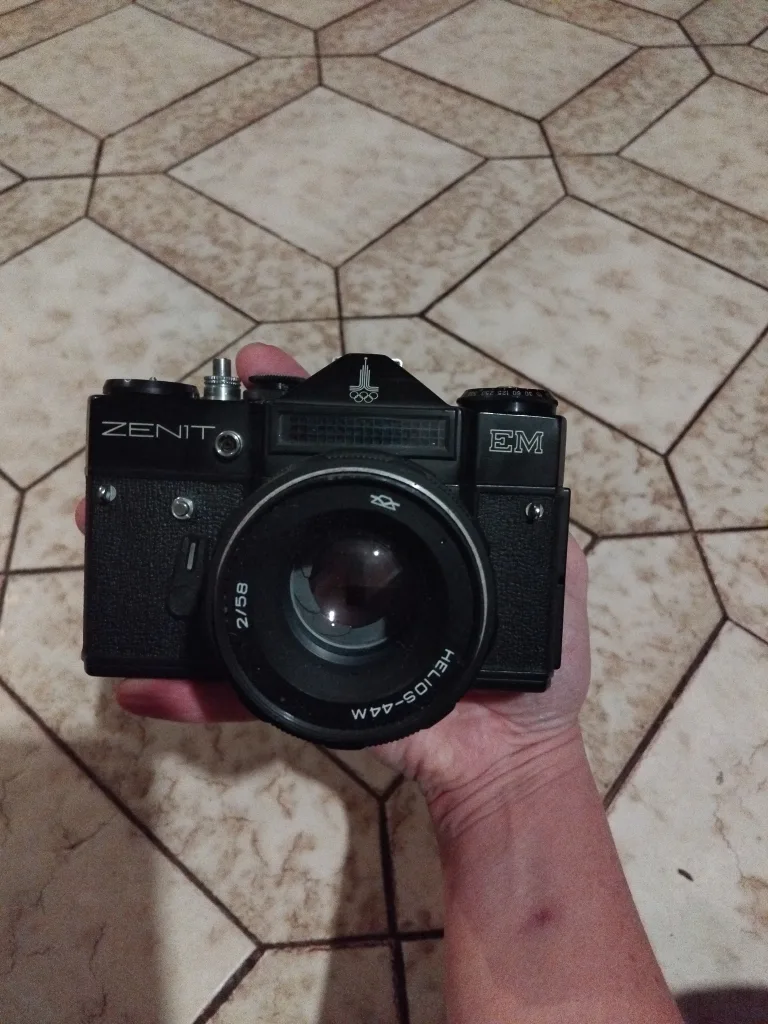 Zenit EM Camera - Made in USSR image indicator(2)