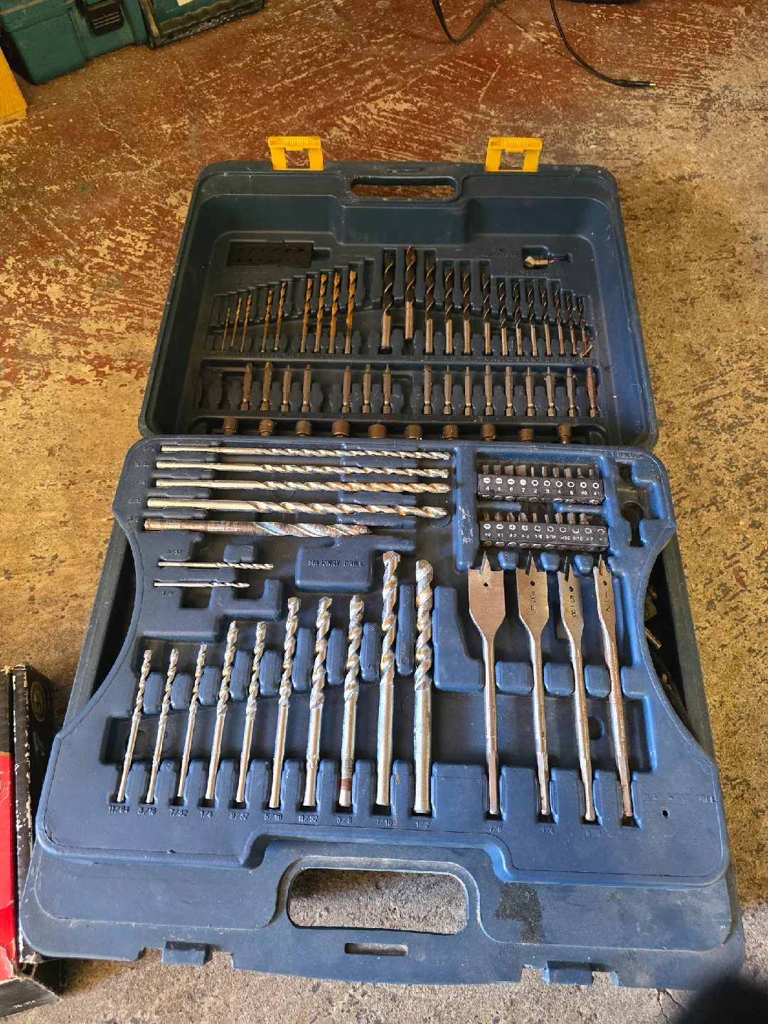 Mastercraft Drill with Drill Bit Set image indicator(2)