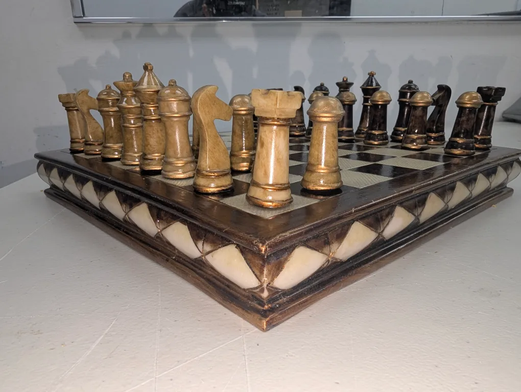 Stunning Faux-Bone Inlaid Chess Set. Decorative & Complete! image indicator(5)