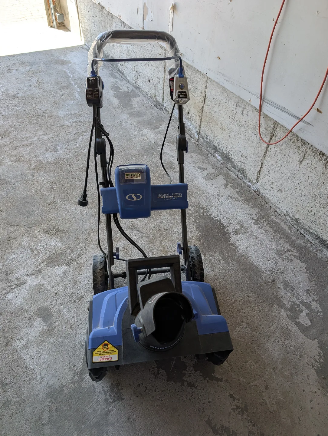 Snow Joe Cordless + Electric Hybrid Snow Shovel image indicator(2)