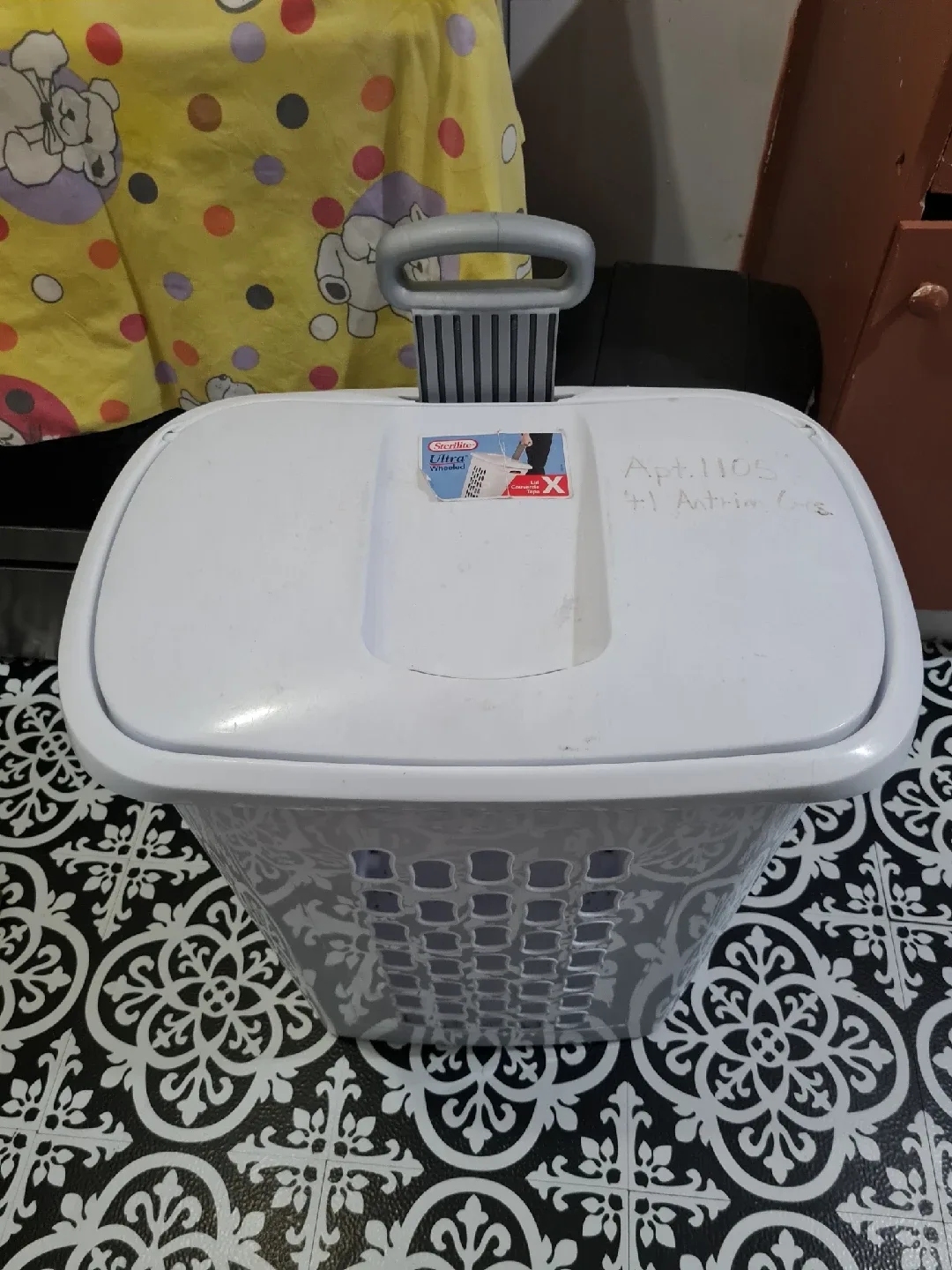 Sterilite Rolling Laundry Basket 🧡