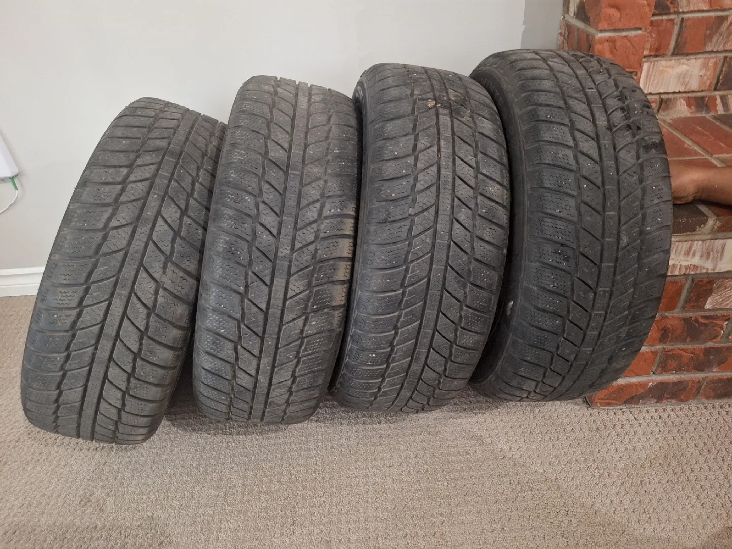 Set of 4 Winter Tires On Rims image indicator(8)