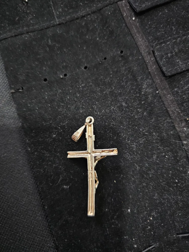 Silver Crucifix Pendant image indicator(2)