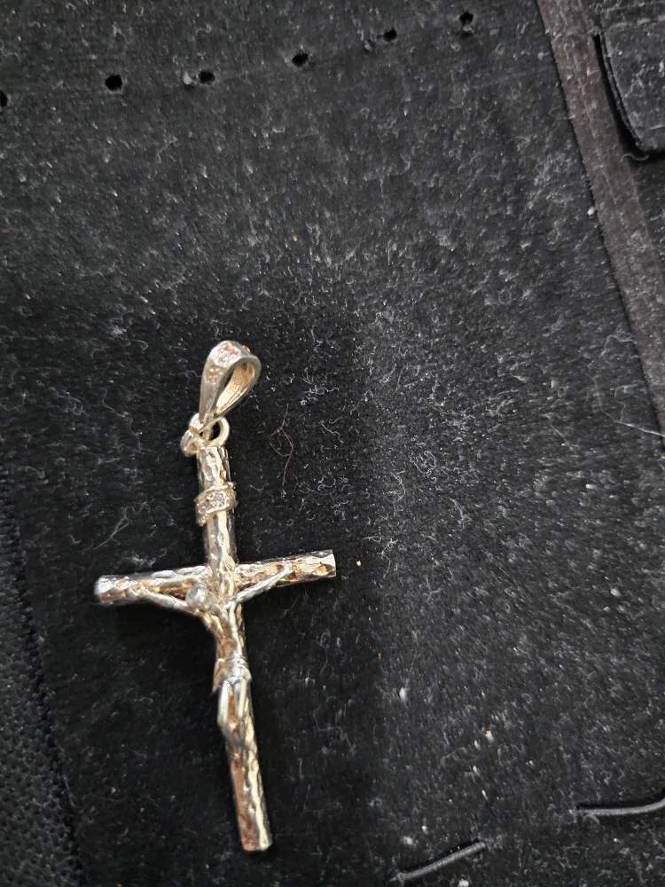Silver Crucifix Pendant image indicator(3)