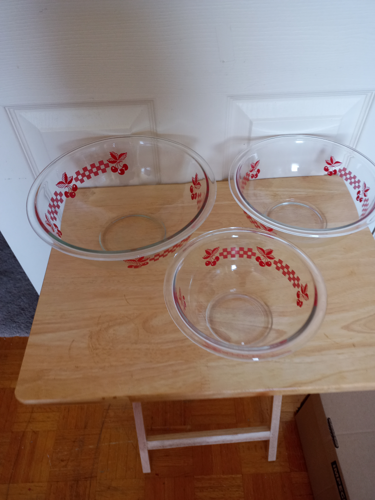 Vintage Pyrex Cherry Garland Mixing Bowls Set - photo 2