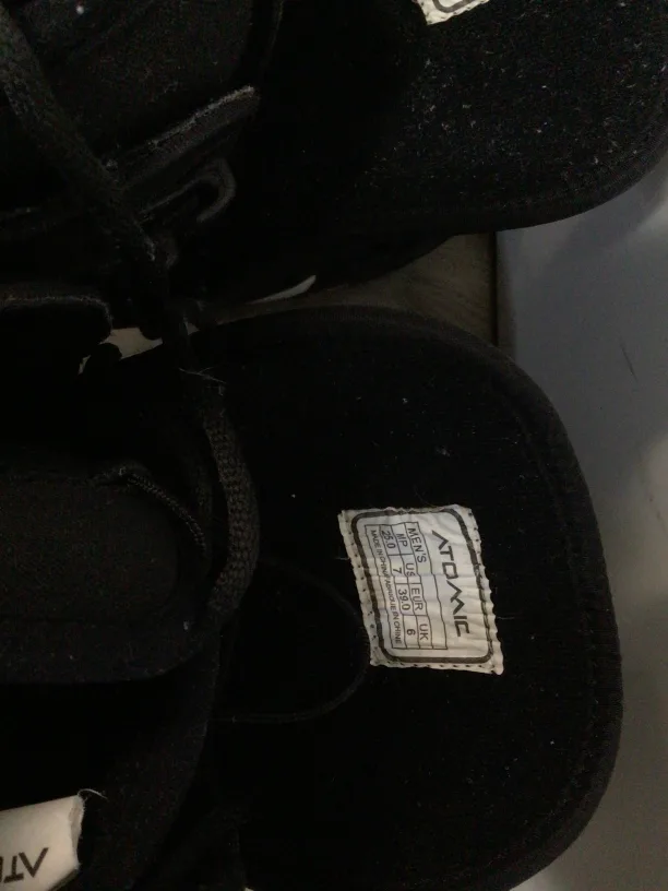 Used Atomic Snowboard Boots - Size 7 image indicator(3)