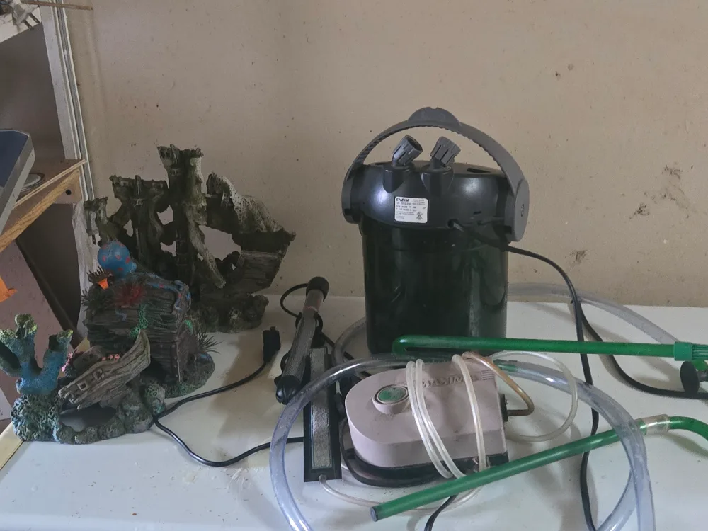 Fish Tank with Accessories image indicator(2)