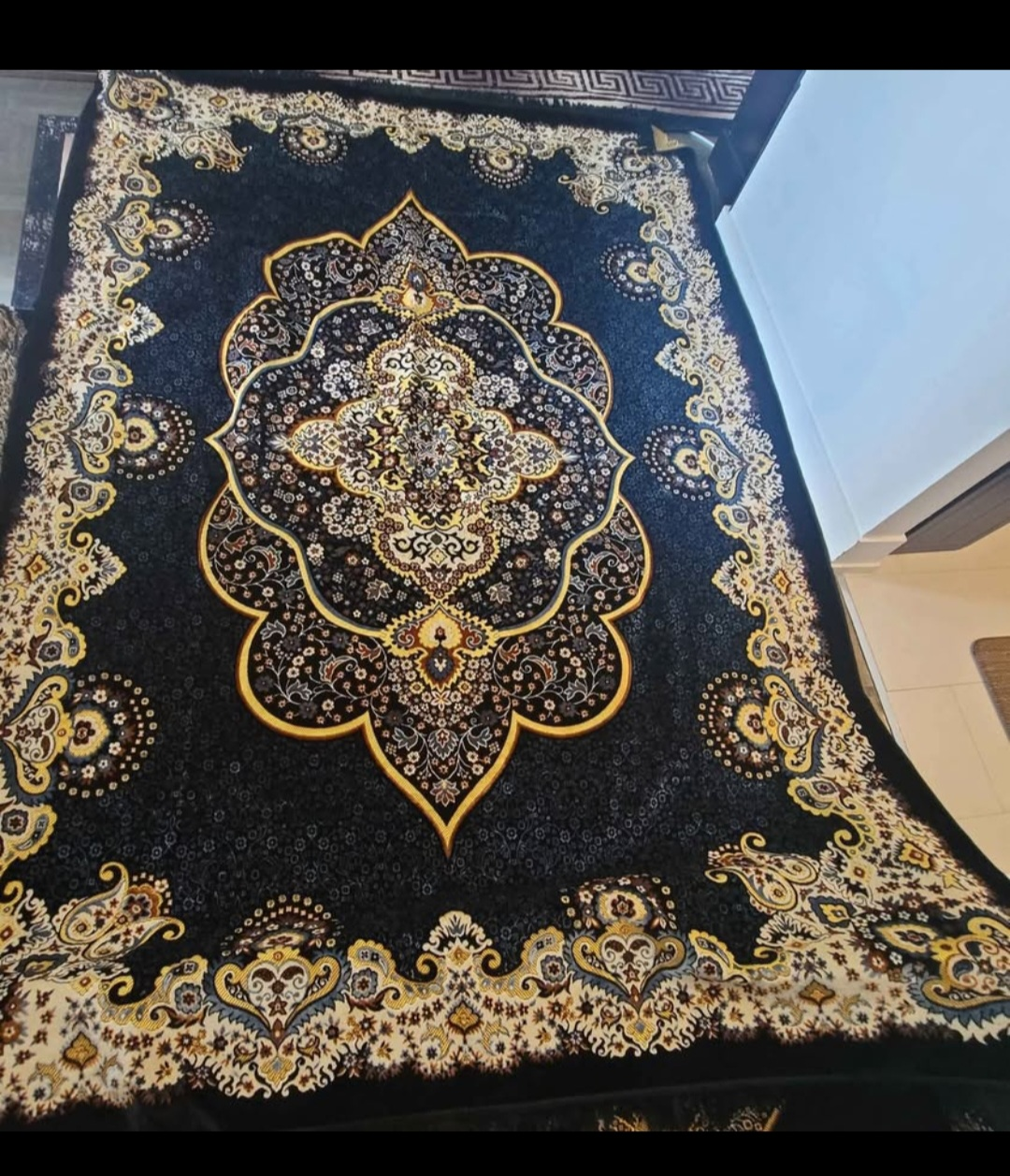 Black & Gold Decorative Rug - photo 2