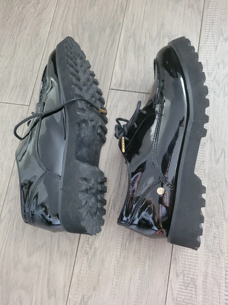 Jones New York Black Shoes size 7 image indicator(3)