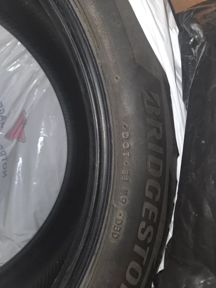 Bridgestone   235/55R20 Winter Tire image indicator(3)