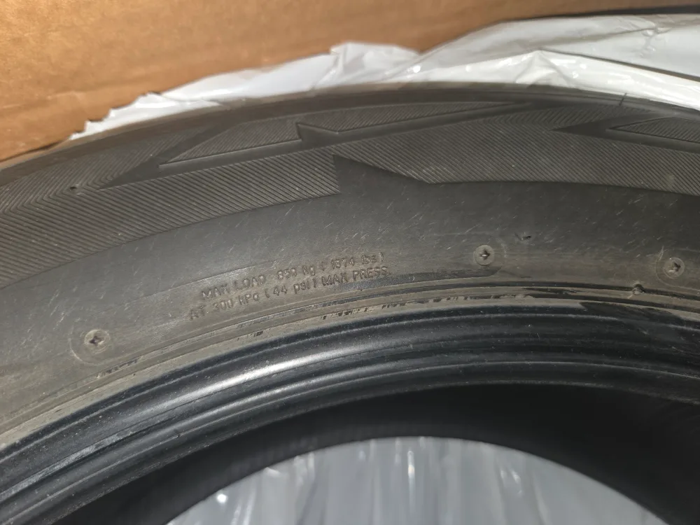 Bridgestone   235/55R20 Winter Tire image indicator(5)