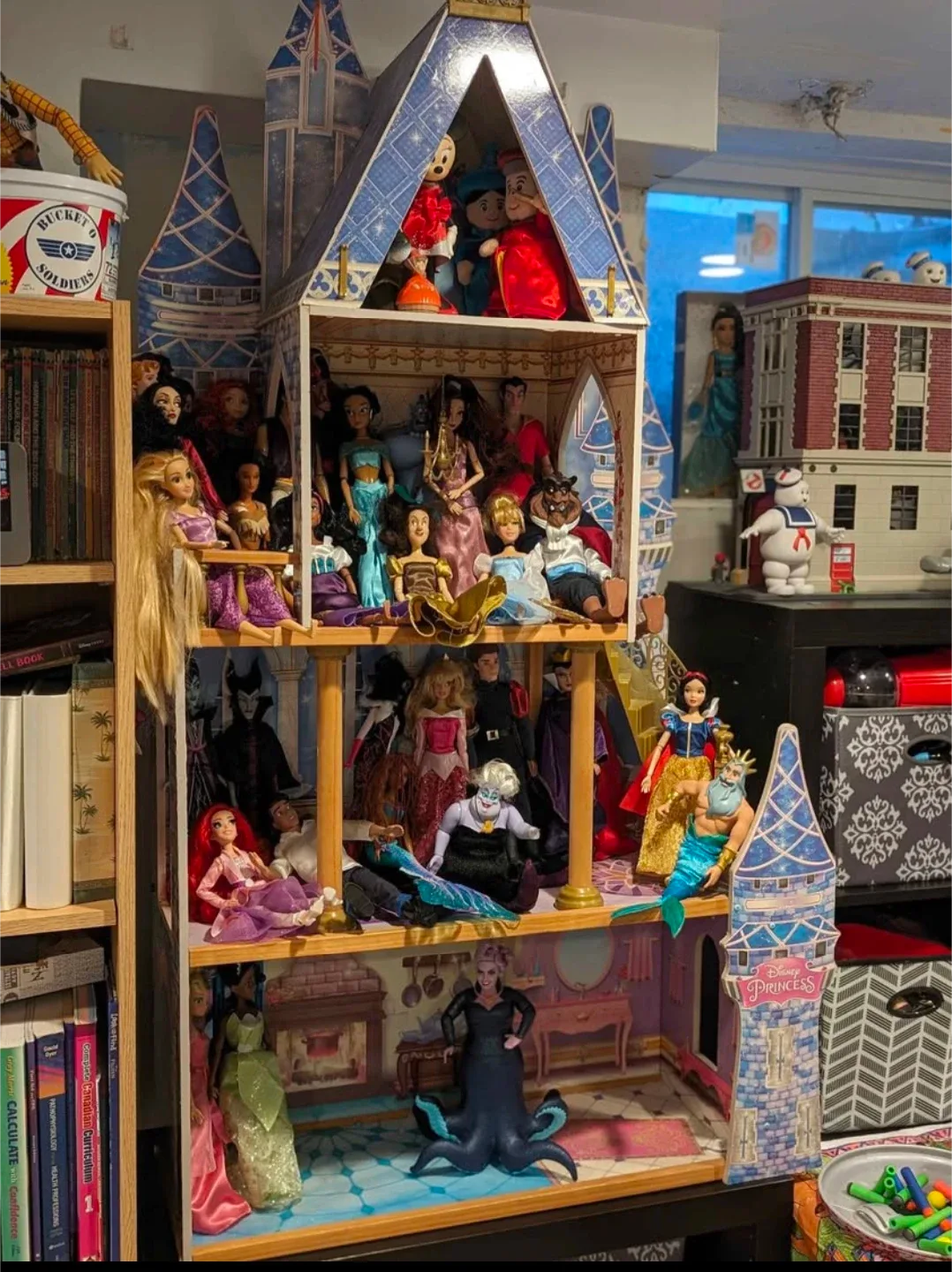 Disney Princess Dollhouse with Dolls image indicator(2)