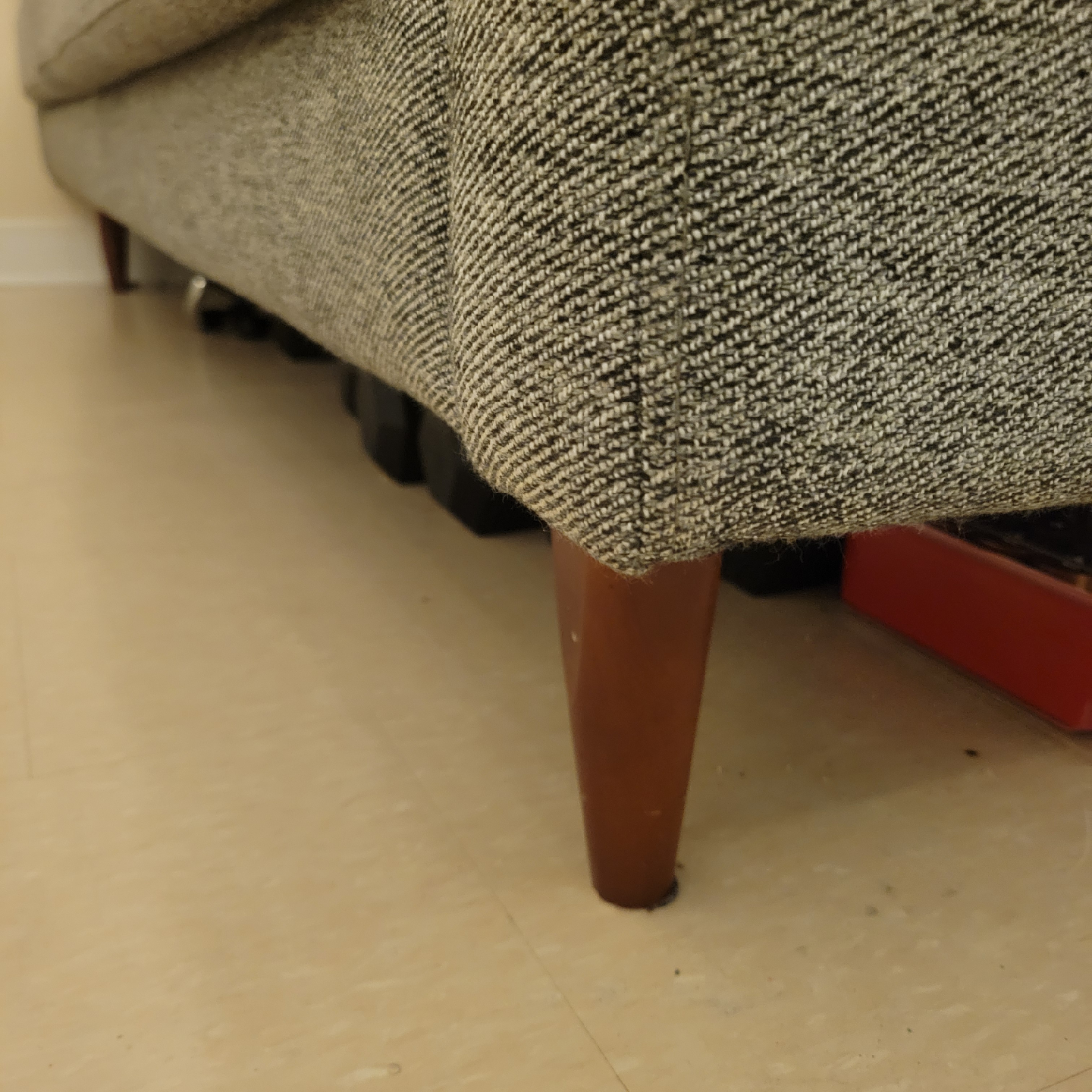 Grey Tufted Sofa 88"×36" - photo 3