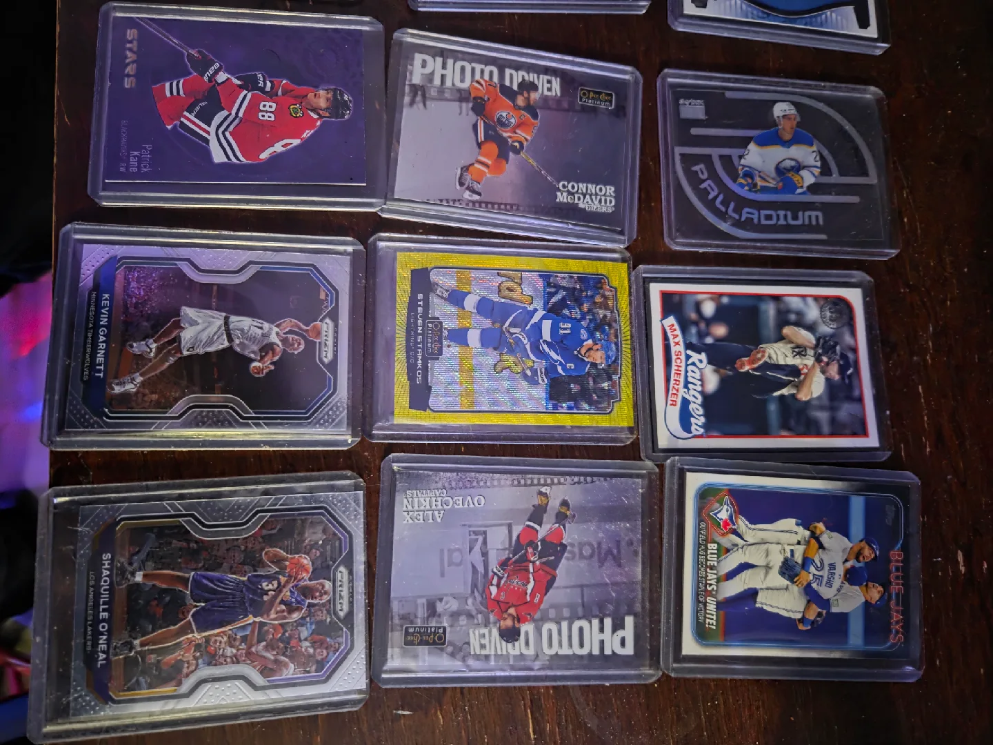 Hockey and Baseball Trading Cards image indicator(2)