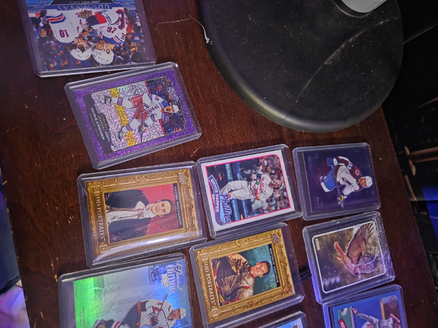 Hockey and Baseball Trading Cards image indicator(4)