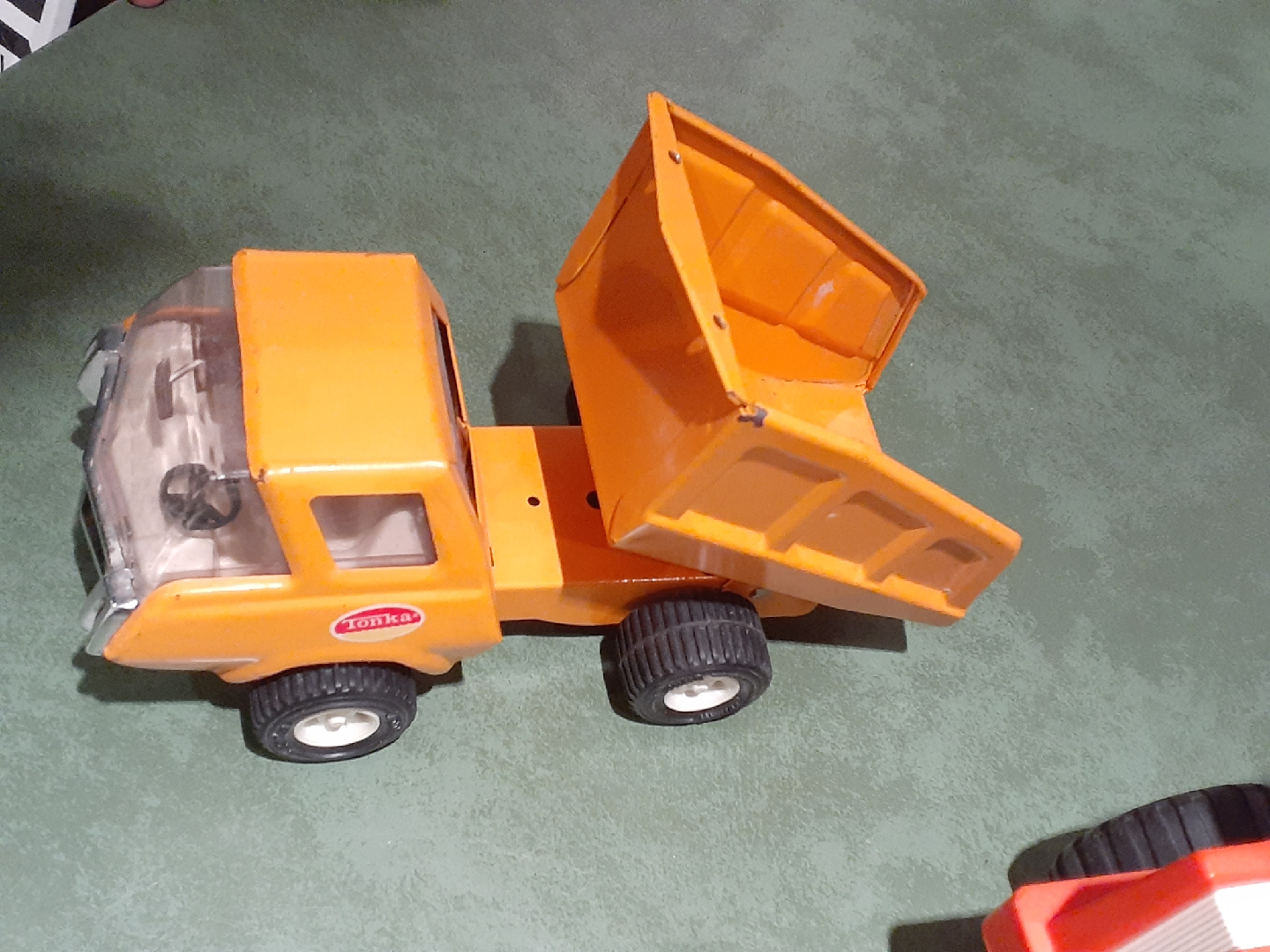 Tonka Dump Truck,Fisher Price Cement + Construction Workers - photo 4