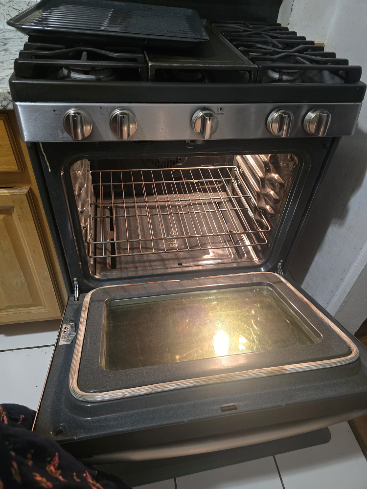 GE 30" Free-Standing Gas Convection Range JGB700SEJSS