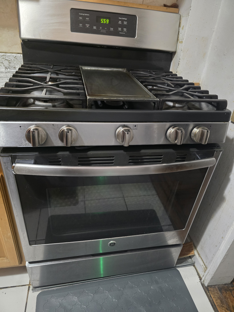 GE 30" Free-Standing Gas Convection Range JGB700SEJSS - photo 2