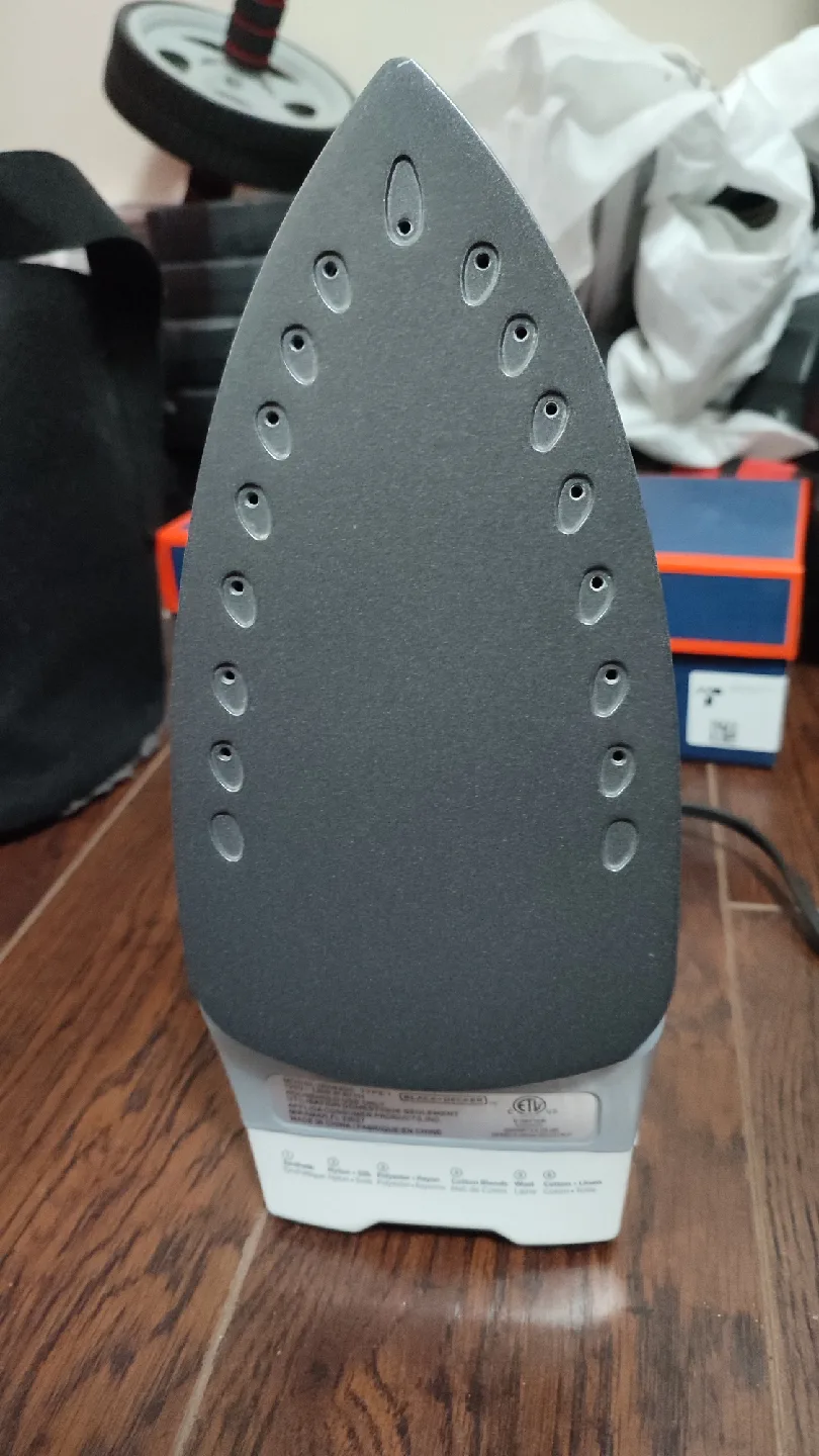 Black+Decker Iron - Great Condition! image indicator(4)