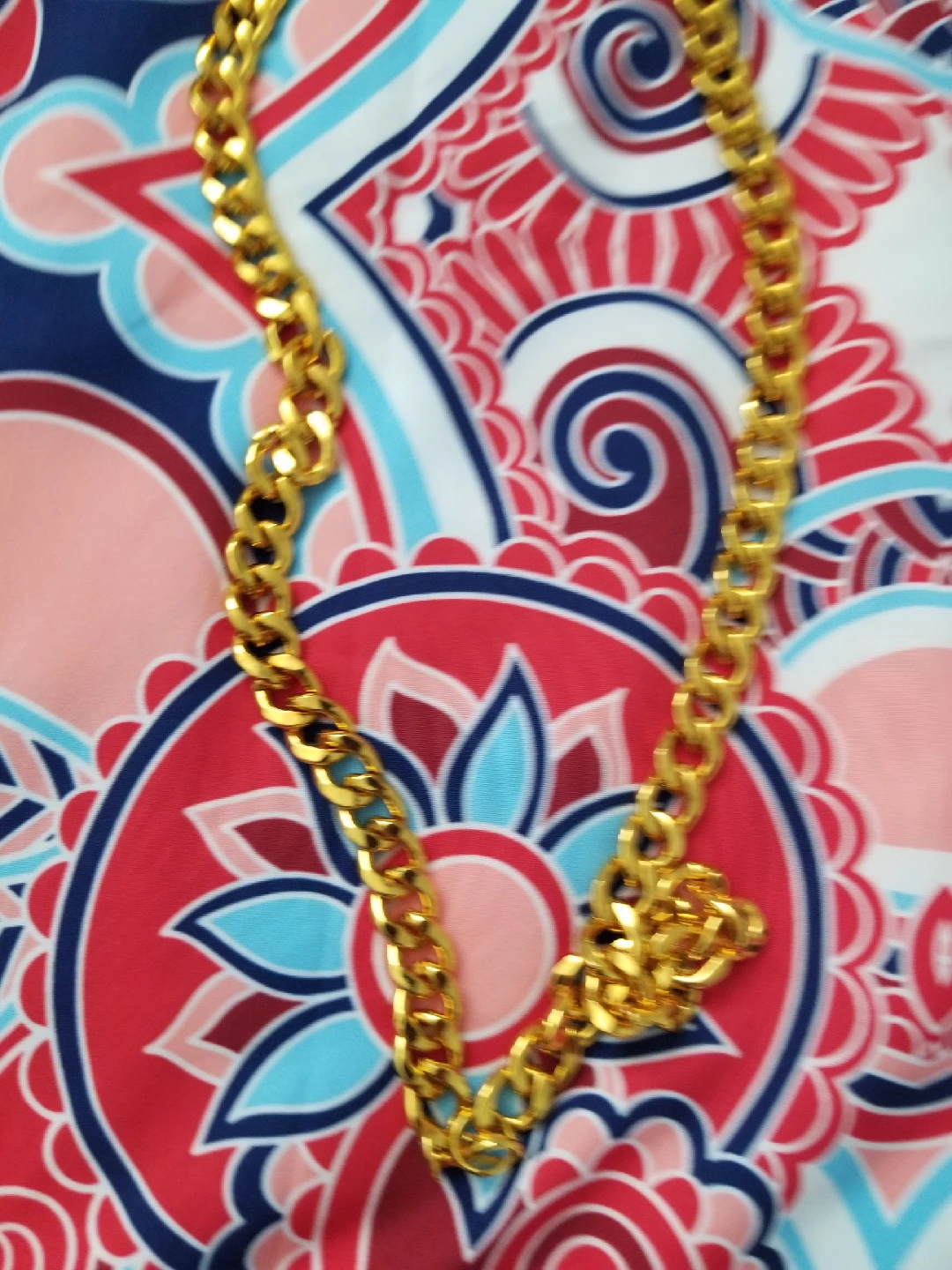 Patterned Tunic Top, Gold Chain, Sunglasses & Earrings - photo 4