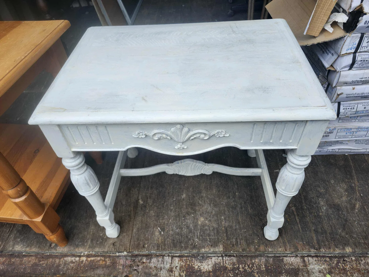 White Painted Lift-Top Side Table image indicator(2)