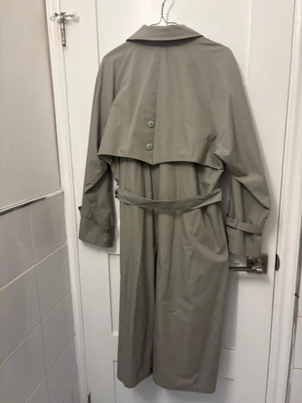 Trench Coat image indicator(2)