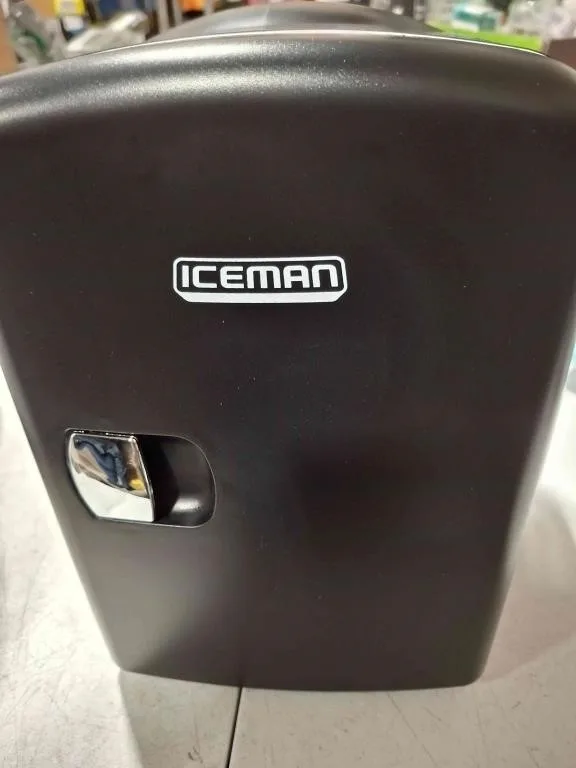 Iceman Mini Fridge - Compact & Versatile