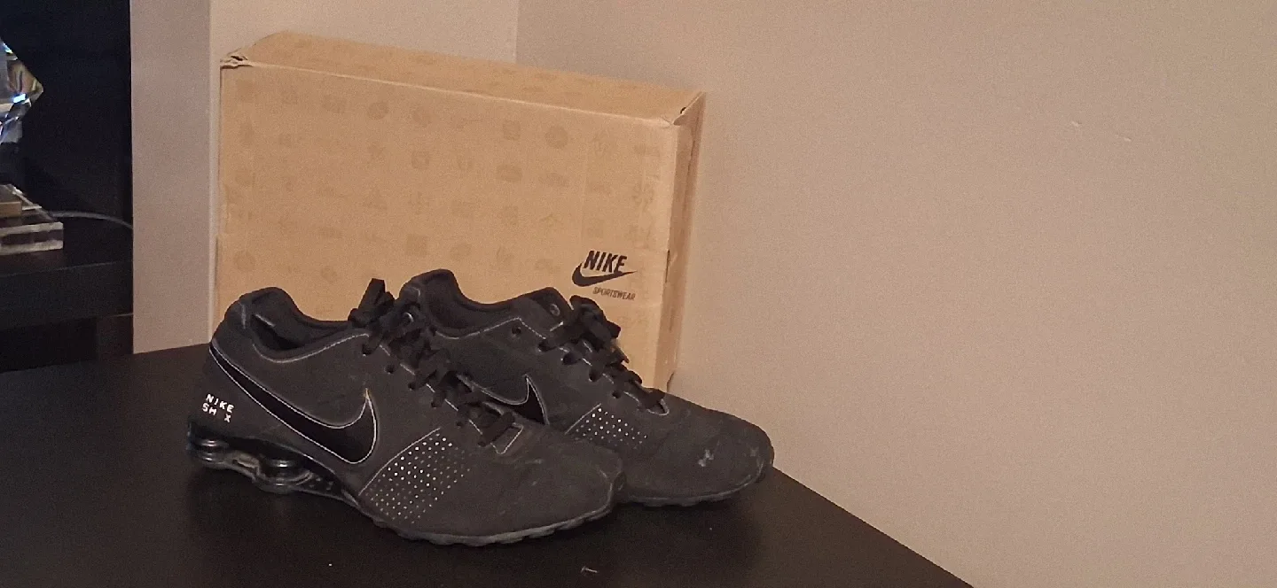 Nike Shox Black Sneakers, Size 9.5 image indicator(2)