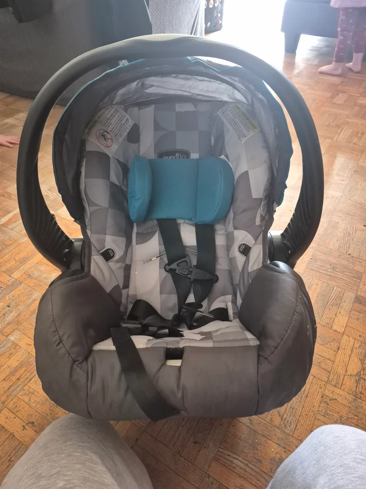 Evenflo Infant Car Seat (without base) image indicator(2)