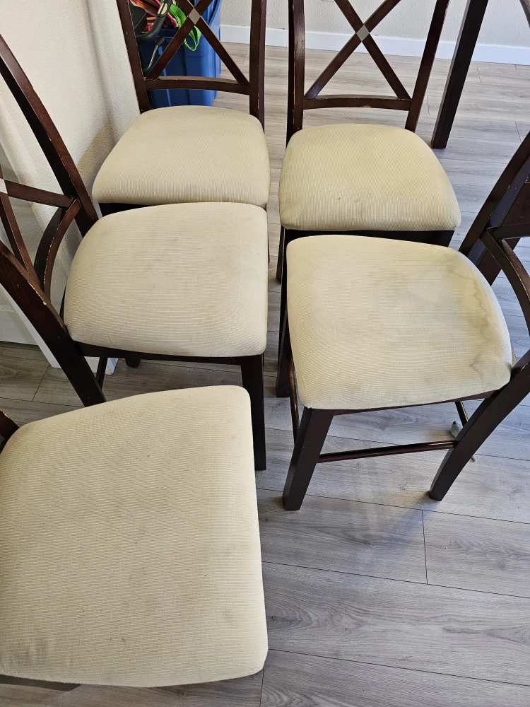 bar height table and 5 chairs. - photo 5
