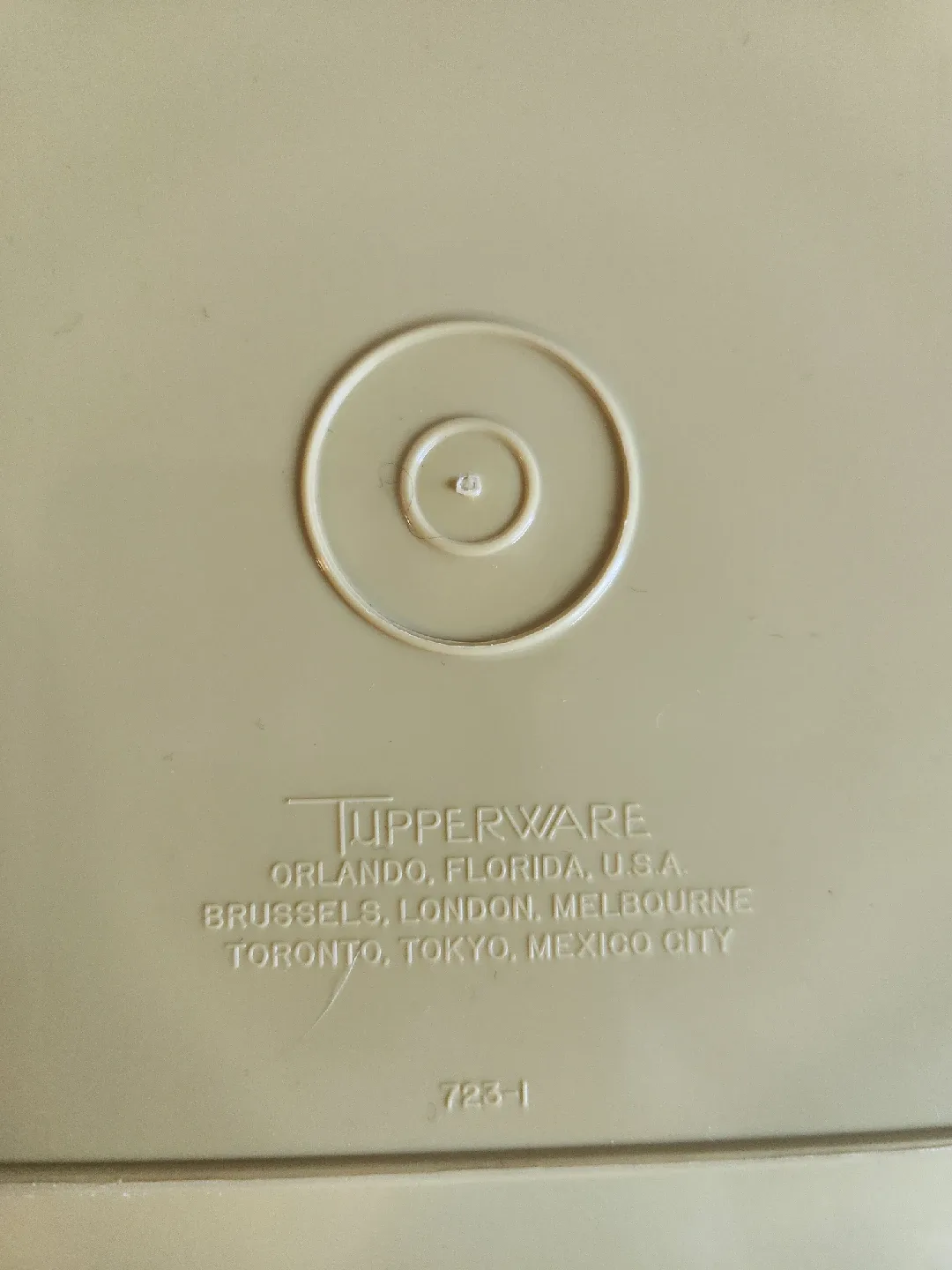 Vintage Tupperware Deviled Egg Tray Carrier - Yellow image indicator(7)