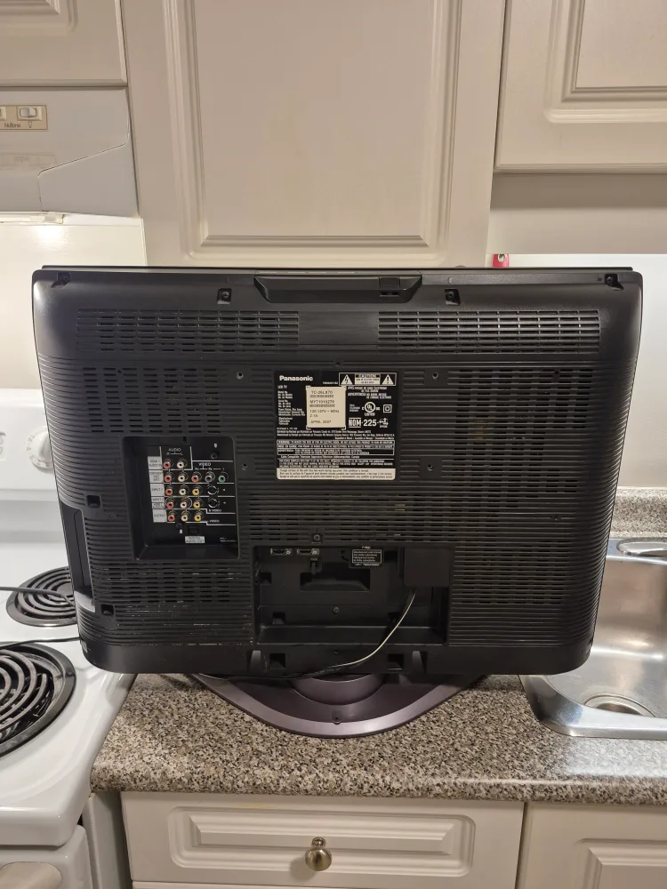 28" LCD Flat-Screen 2007 Viera Panasonic TV 🖥 & Remote!! image indicator(5)