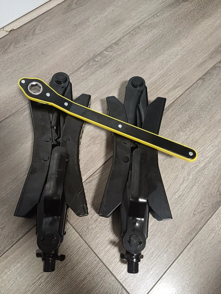 Camper RV Wheel Chock Stabilizer image indicator(2)