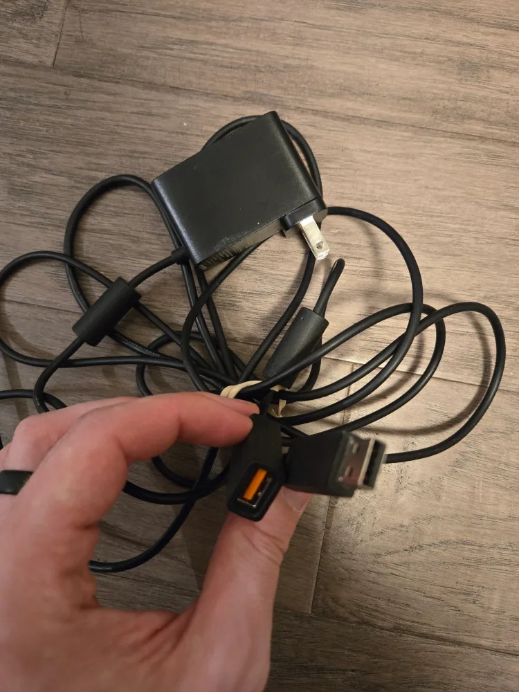 xbox 360 kinect sensor adapter. works fine image indicator(2)