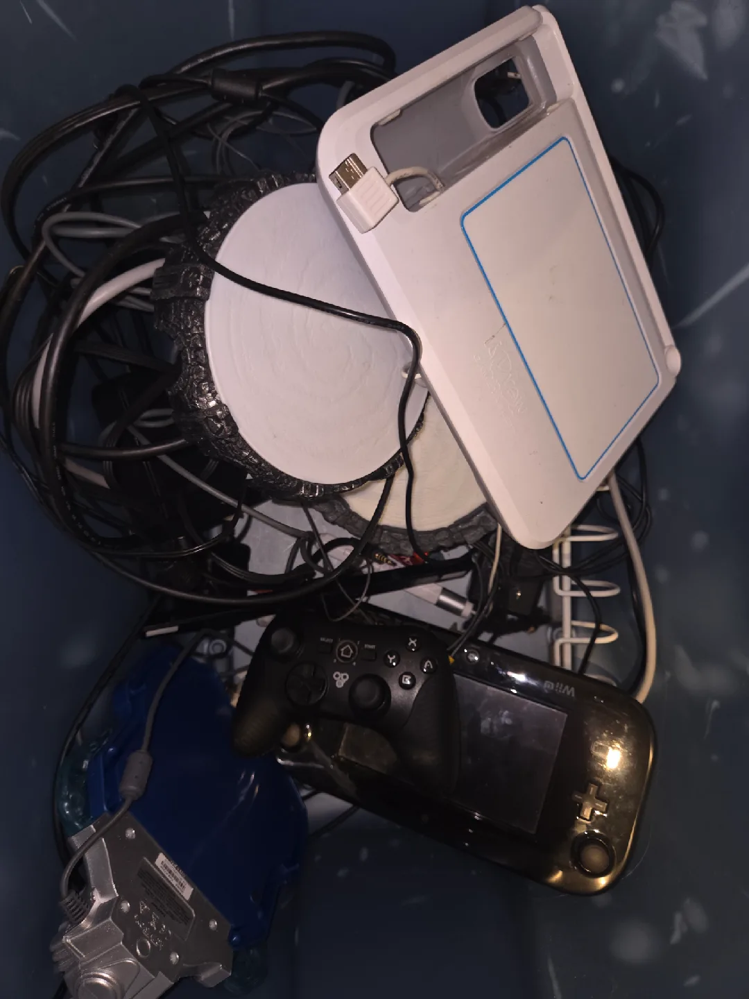 Nintendo Wii U Console & Skylanders Portal image indicator(6)