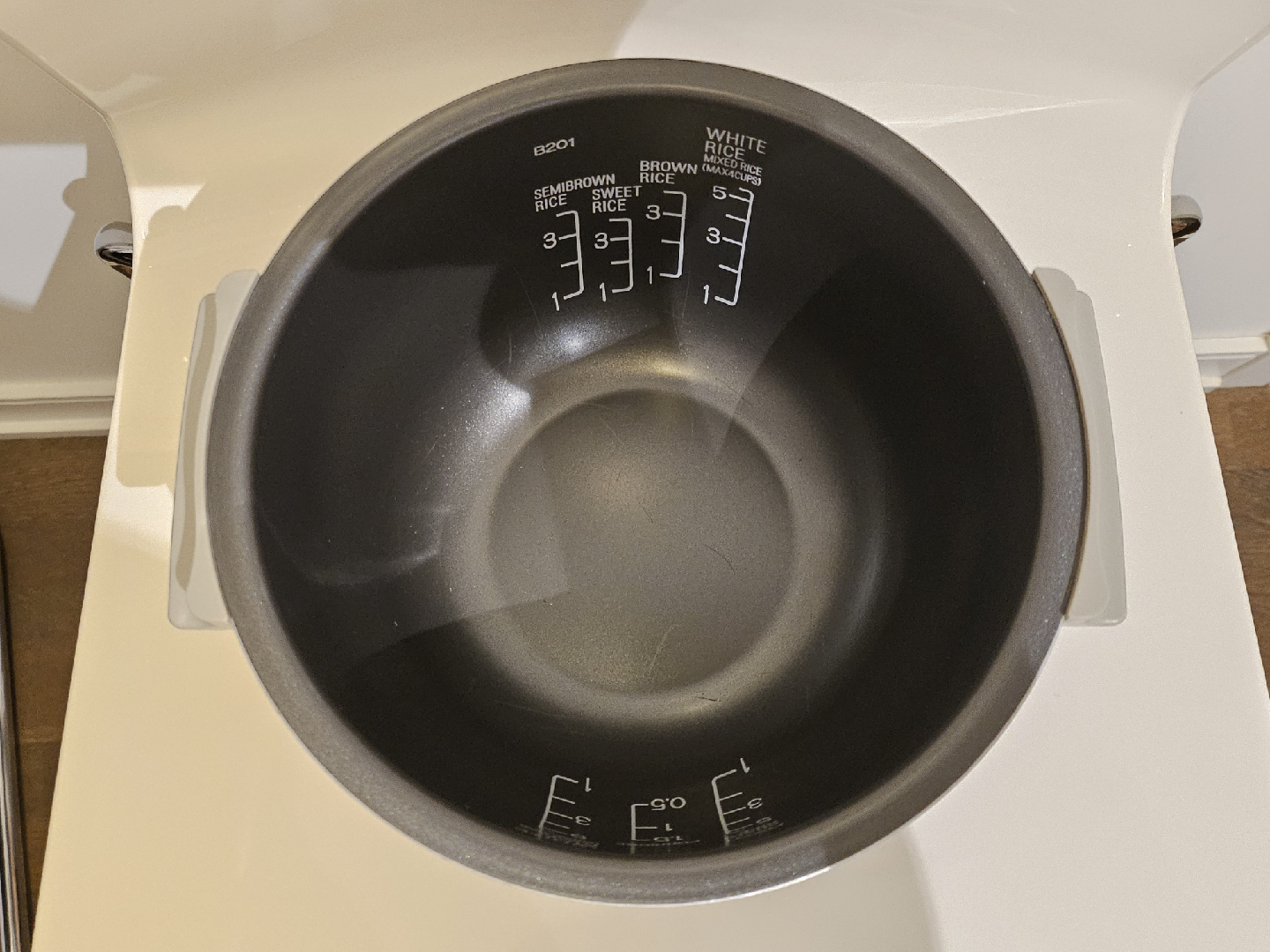 Zojirushi Neuro Fuzzy Rice Cooker NS-ZCC10 (5.5 cups) - photo 4