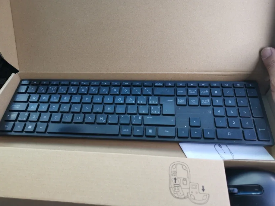 Amazon Basics Wireless Keyboard & Mouse Combo - Black image indicator(2)