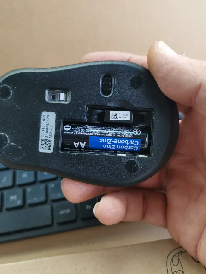 Amazon Basics Wireless Keyboard & Mouse Combo - Black image indicator(3)