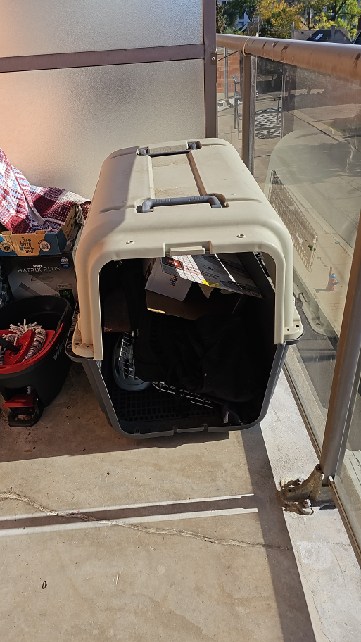 2 Large and X-Large crates for airplanes