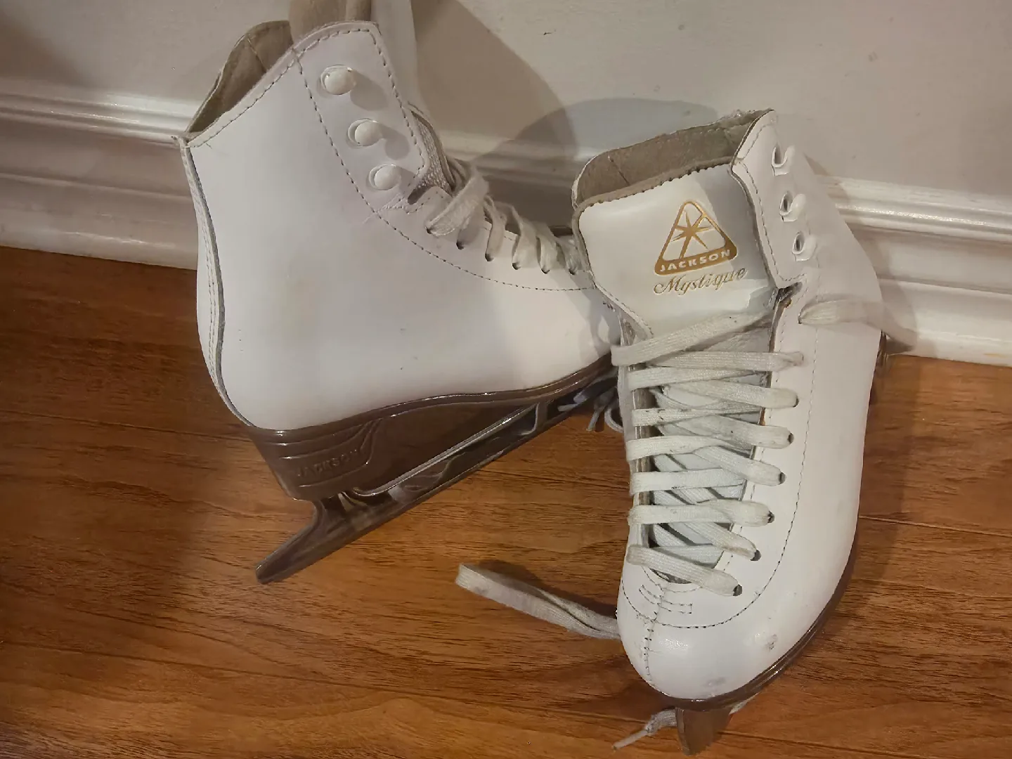 Jackson Mystique White Figure Skates - Size 1 thumbnail