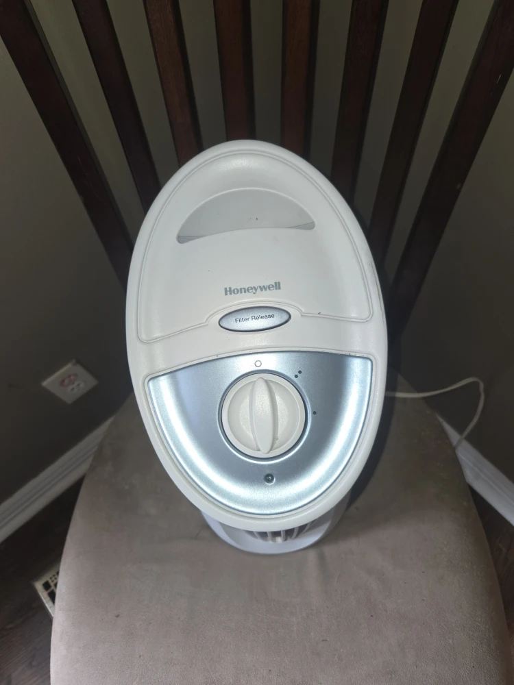 Honeywell HFD010C QuietClean Mini Tower Air Purifier - photo 4