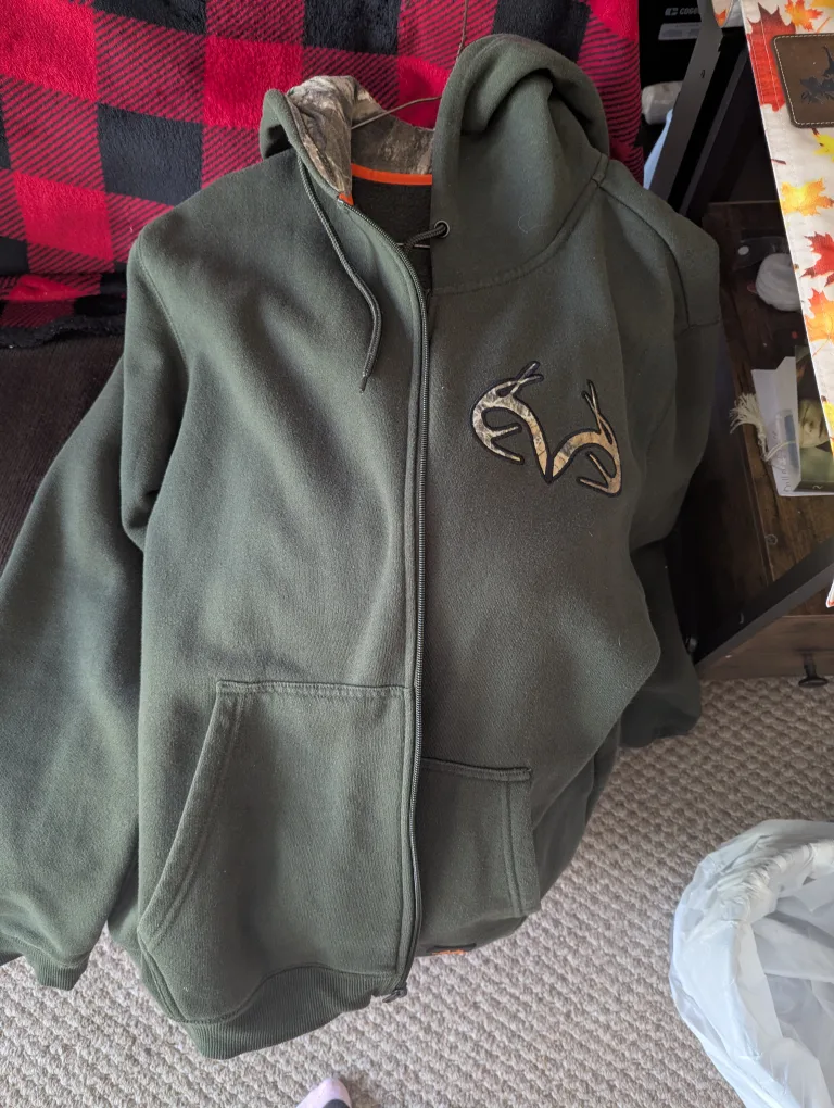 Realtree Camo Hoodie CASH ONLY AS IS image indicator(3)