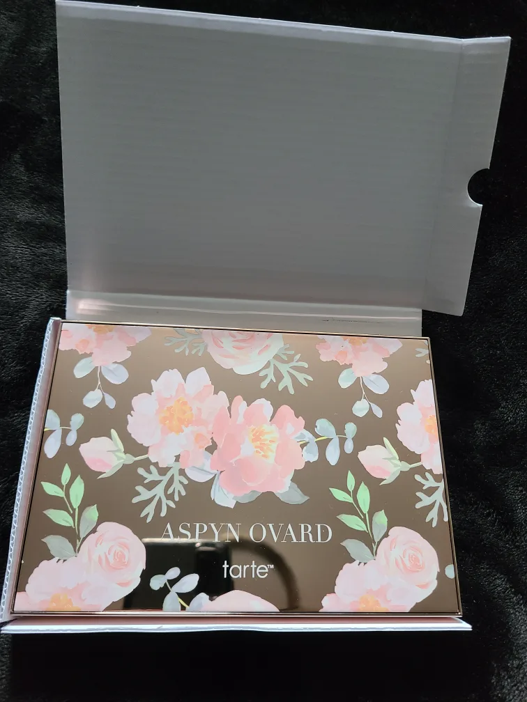 Tarte Aspyn Ovard Eye & Cheek Palette image indicator(2)