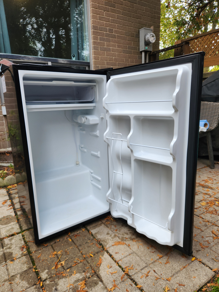 Master Chef 3.3 cu ft Mini Fridge - Black
