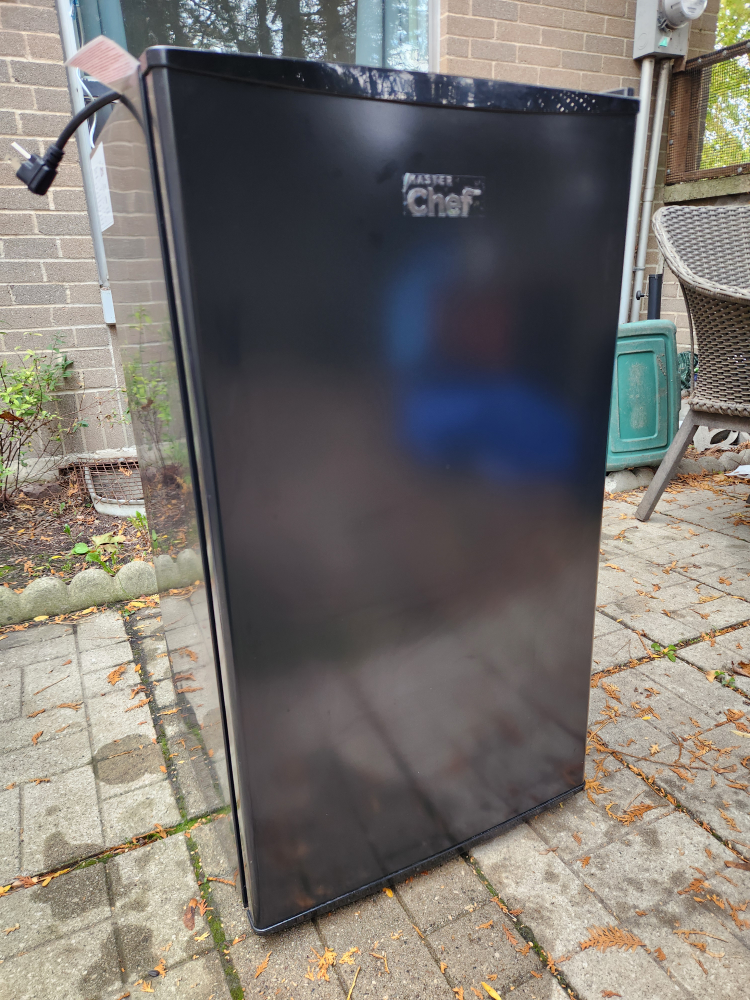 Master Chef 3.3 cu ft Mini Fridge - Black - photo 3