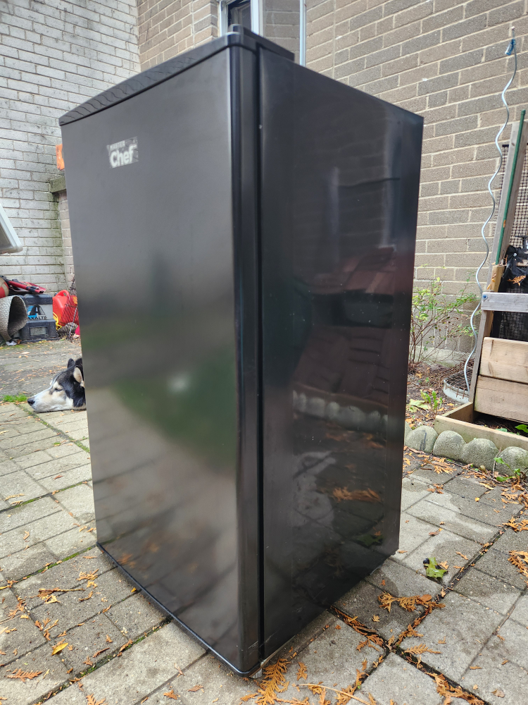 Master Chef 3.3 cu ft Mini Fridge - Black - photo 5