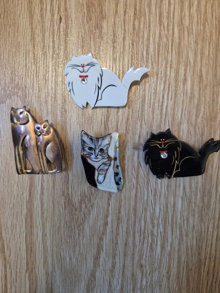 Cat Brooches - Set of 4 thumbnail