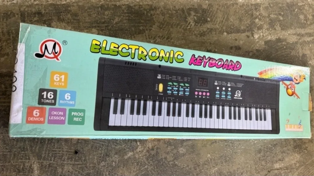 Electronic Keyboard with Microphone image indicator(2)